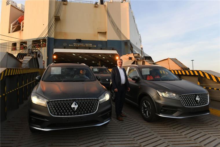 Die ersten Borgwards sind in Bremerhaven angekommen Die ersten Borgwards aus chinesischer Produktion haben Bremerhaven erreicht. Borgward-Manager Tom Anliker präsentiert das SUV-Modell BX7.