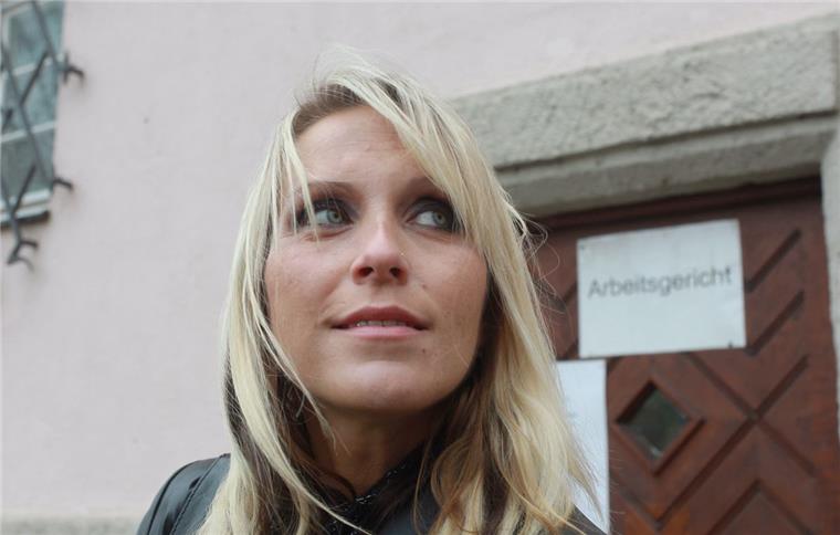Pornodreh ohne Gottes Segen Die Erzieherin mit dem Künstlernamen "Julia Pink" ist aus der Kirche ausgetreten.