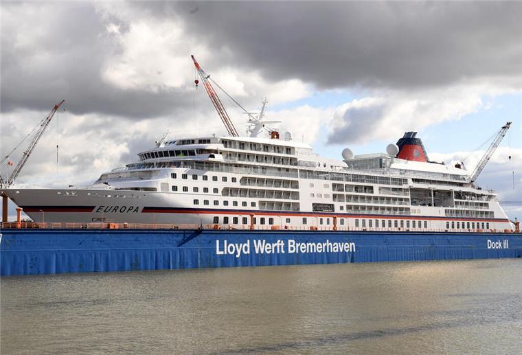 Die „ Europa“ hat die Lloyd-Werft verlassen.