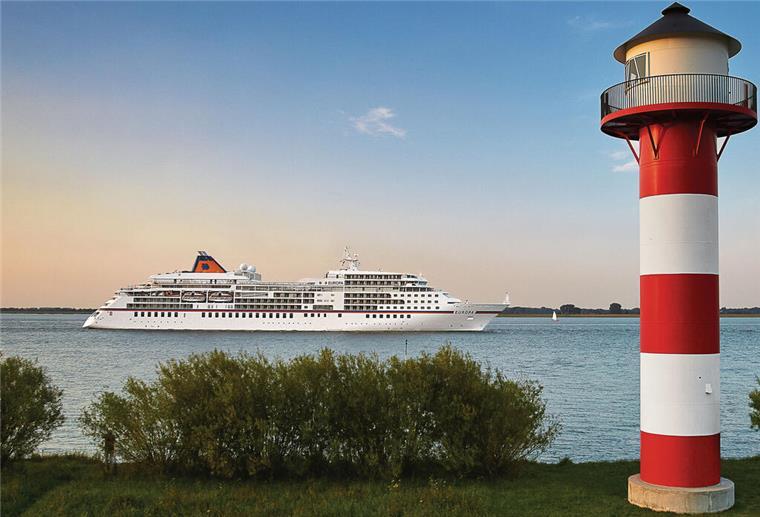 Luxus-Kreuzfahrtschiff „Europa“ kommt nach Jahren zurück nach Bremerhaven Die „Europa“ kommt aus der Ostsee nach Bremerhaven