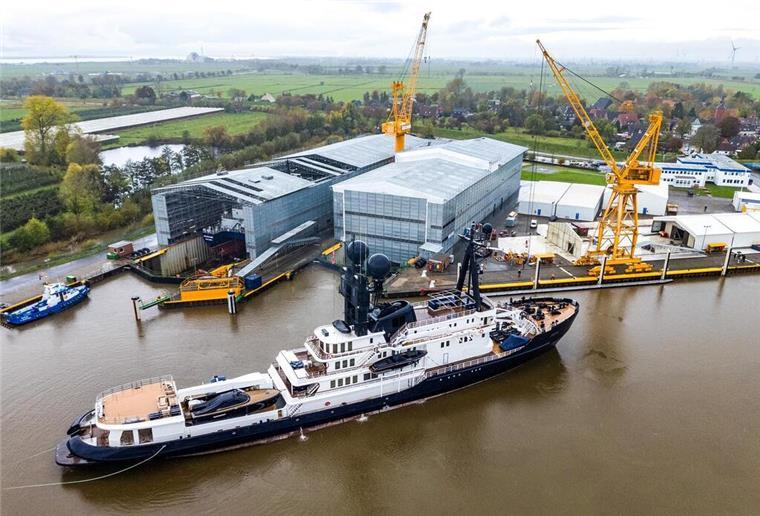 Von Bergungsschlepper zur Super-Yacht: Der spektakuläre Umbau der „Arctic P“ Die Expeditions-Yacht „Artic P“ in der Peters Werft, bereit für umfangreiche Umbauarbeiten. Ursprünglich als Hochseeschlepper konzipiert, wird sie nun zu einem luxuriösen Urlaubsort umgestaltet.