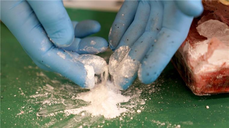 Niedersachse mit kiloweise Drogen in Bayern erwischt Die Fahnder stellten mehrere Kilogramm verschiedener Rauschmittel sicher, darunter Kokain und Amphetamin. (Symbolbild)