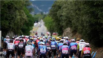 Die Fahrer auf der 17. Etappe der Tour de France auf dem Weg nach Valence. 
