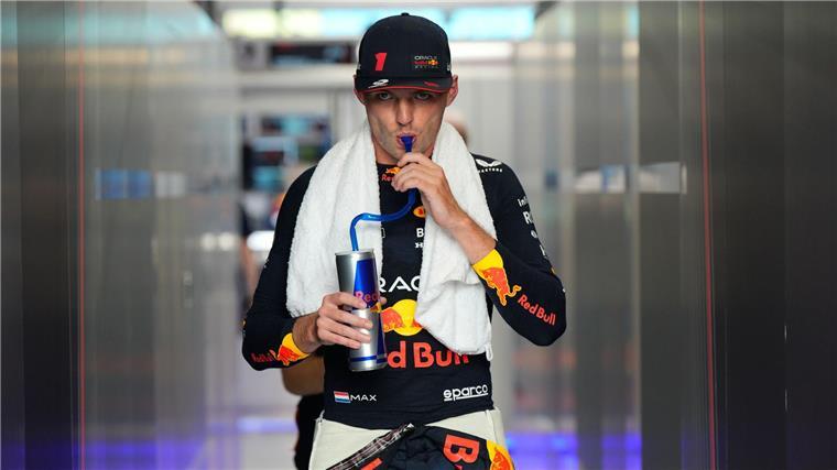 Im Schwitzkasten von Singapur Die Fahrer um Weltmeister Max Verstappen müssen in Singapur trinken, trinken, trinken.
