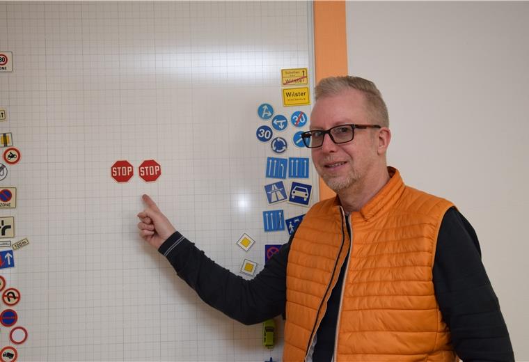 Das Coronavirus und die Folgen für Fahrlehrer Die Fahrlehrer dürfen ihren Beruf aufgrund der Coronakrise aktuell nicht ausüben. Sven Nungesser und seine Kollegen hoffen darauf, dass sie bald wieder Fahrschüler unterrichten dürfen.