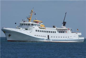 Die Fair Lady liegt auf dem Wasser. Nach Jahren Pause fährt wieder das Schiff von Bremerhaven nach Helgoland.