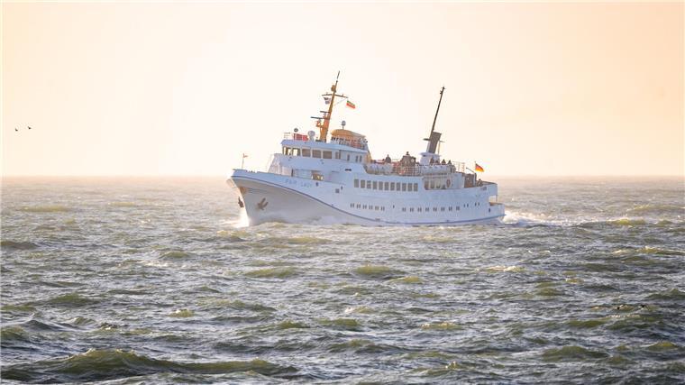 Die „Fair Lady“ legt am Freitag um 9.30 Uhr von Bremerhaven aus nach Helgoland ab.
