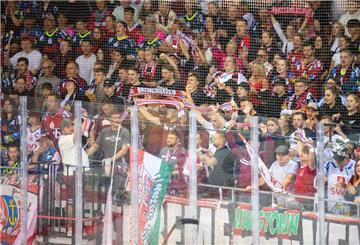 Die Fans der Fischtown Pinguins wollen ihre Mannschaft siegen sehen.