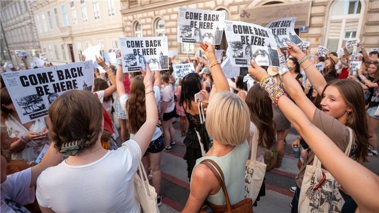 Get-together von Swifties in Wien ein Jahr nach Terroralarm Die Fans hoffen, dass Taylor Swift doch noch in Wien auftritt.
