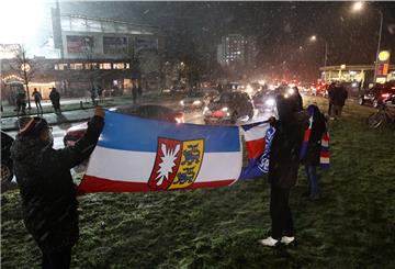  DFB-Pokal, Holstein Kiel - Bayern München, 2. Runde im Holstein-Stadion. Kieler Fans feiern mit Autocorso. 