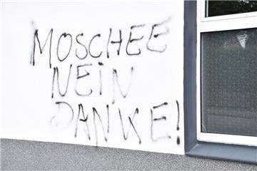 Die Fassade einer Moschee in der Walther-Rathenau-Straße in Nordenham wurde beschmiert.