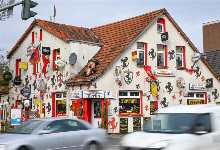 Ferrari-Kultneipe ist wieder da - Eröffnung im Biergarten Die Ferrarikneipe am Flötenkiel hat einen neuen Betreiber.
