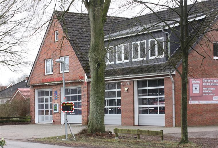 Hagen wünscht sich Gemeinschaftshaus Die Feuerwache in Hagen wird derzeit noch von der Feuerwehr genutzt. Doch ab 2024 könnte hier ein Dorfgemeinschaftshaus entstehen.