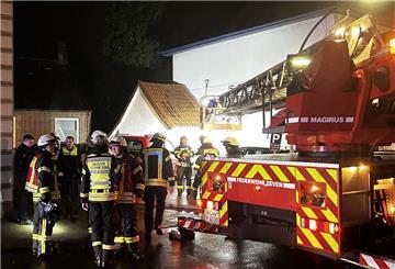 Die Feuerwehr an der Einsatzstelle.