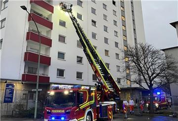 Die Feuerwehr Bremerhaven hat am Montagabend einen Brand in einem Hochhaus gelöscht.