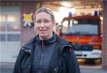 Die Feuerwehr gehört für Ortsbürgermeisterin Patricia Gerhardt zu den wichtigsten Einrichtungen im Dorf. Das neue Feuerwehrhaus, um das bereits der vorige Ortsrat gerungen hat, liegt auch der Sozialdemokratin „am Herzen“.