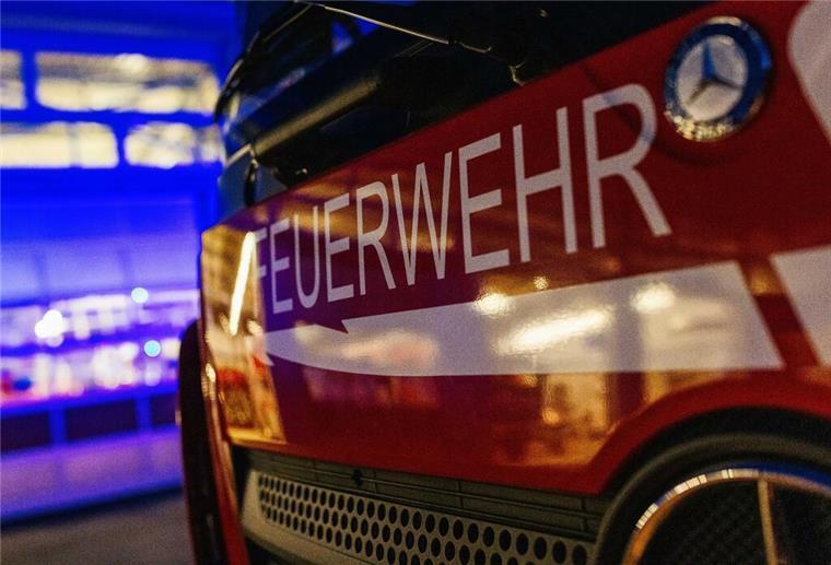 Unfall auf Columbusstraße: Autofahrer verliert die Kontrolle ARCHIV - Ein Einsatzfahrzeug der Feuerwehr. Foto: Philipp von Ditfurth/dpa/Symbolbild