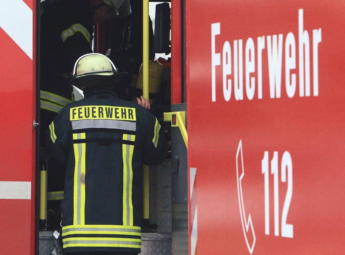 Die Feuerwehr kann wieder abrücken, der Einsatz entpuppte sich als Fehlalarm. Das wird teuer. 