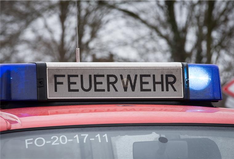 Diepholz: Feuerwehr findet tote Frau und rettet Kind Die Feuerwehr konnte einer Frau im Landkreis Diepholz nicht mehr helfen.