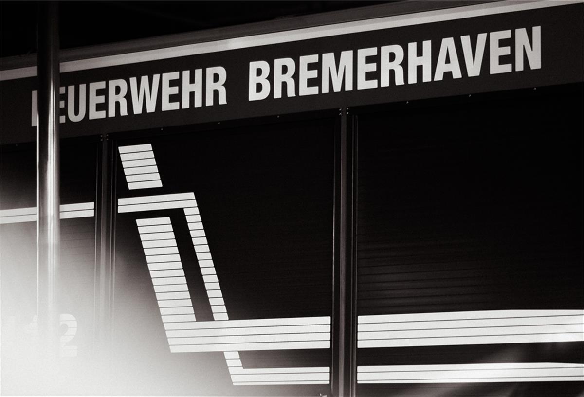 Bremerhaven: Gas strömt in Schillerstraße aus Die Feuerwehr ließ die Straße sperren.
