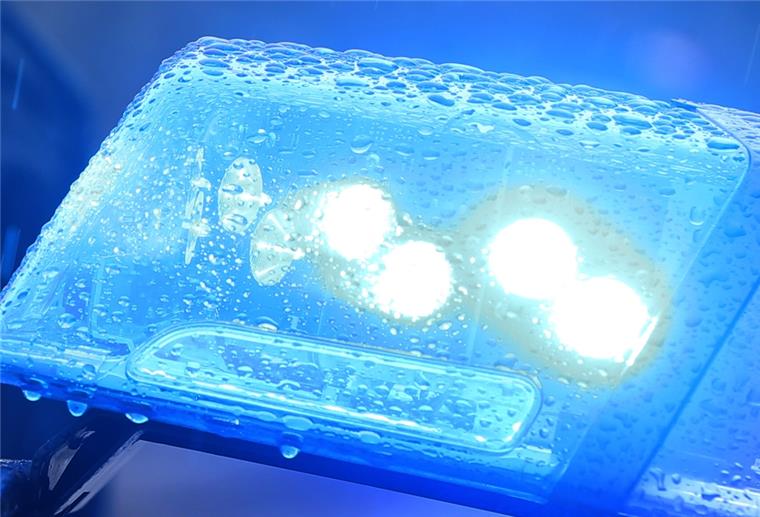 Die Feuerwehr musste ein Pferd aus einer misslichen Lage befreien.