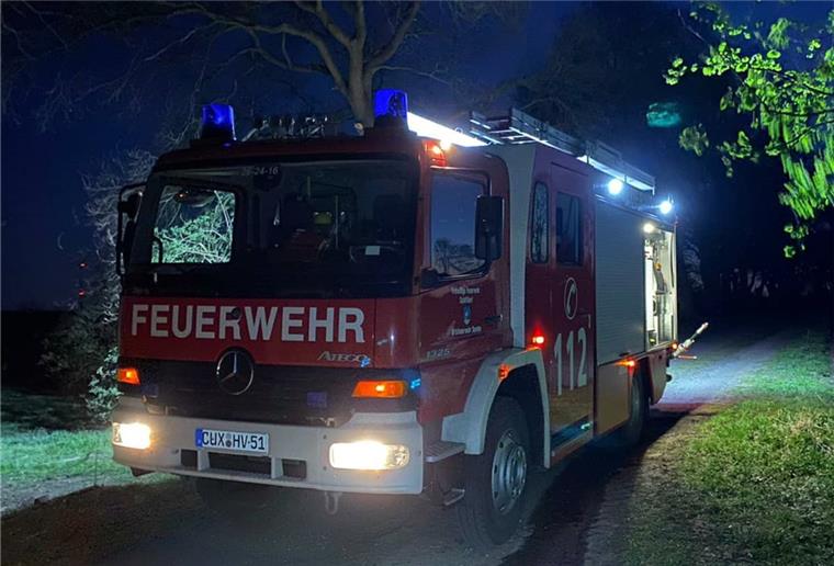 Feuerwehr löscht Flächenbrand bei Schiffdorf Die Feuerwehr Schiffdorf wurde am Montagabend zu einem Einsatz am Spadener See gerufen. Eine etwa 3 Quadratmeter große Fläche brannte.