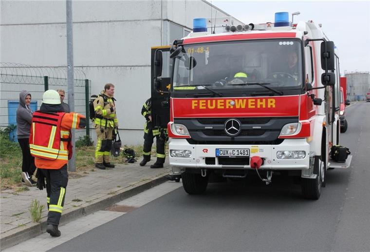 "Gasalarm" in Cuxhaven: Straße komplett gesperrt Die Feuerwehr spürte dem aufgetretenen Geruch nach.