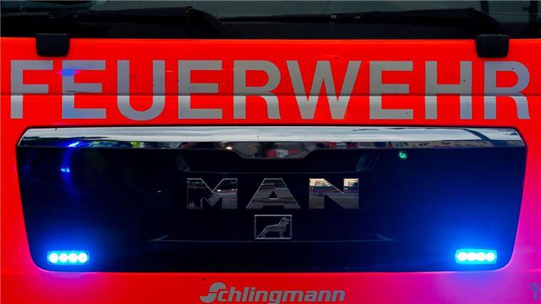 Die Feuerwehr war mehrere Stunden lang am Brandort im Einsatz. (Symbolbild)