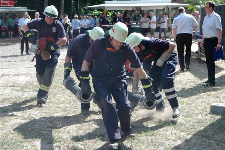 Weertzen bei Zeven: Feuerwehr-Wettkämpfe ohne Wasser Die Feuerwehr-Wettkämpfe in Weertzen fanden diesmal ohne Wasser statt, wegen der großen Trockenheit.