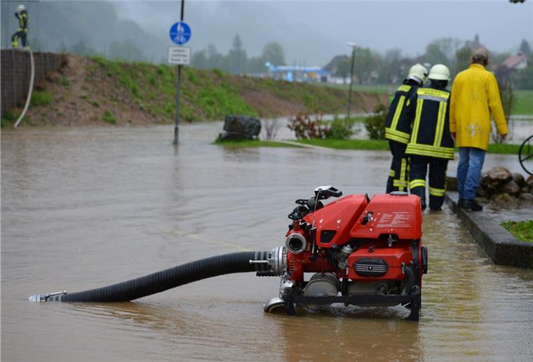 Die Feuerwehren in Butjadingen löschen nicht nur Brände, sie haben viele Aufgaben. Dafür brauchen sie das entsprechende Gerät - zum Beispiel auch Hochleistungspumpen wie auf diesem Symbolbild. Foto: Seeger/dpa