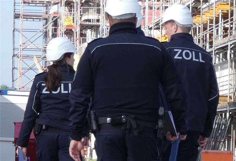 Die Finanzkontrolle Schwarzarbeit des Hauptzollamts Bremen hat auch Baustellen im Cuxland überprüft.
