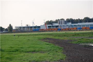 Die Firma Rehau investiert am Standort Brake auch in ein neues Logistikzentrum.