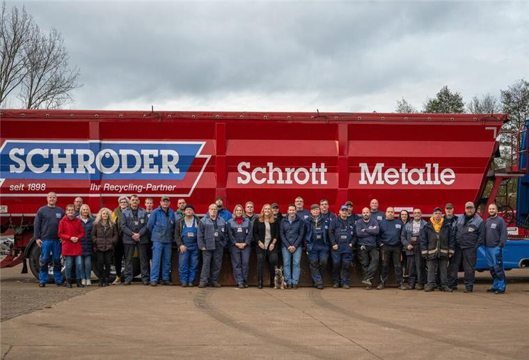 125 Jahre Schröder - Metalle und Stahl sind ihr Geschäft Die Firma Schröder Schrott und Metalle ist im Laufe der Jahre immer größer geworden. Mittlerweile beschäftigt das Unternehmen 35 Mitarbeiter. Schröder Schrott und Metalle