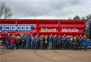 Die Firma Schröder Schrott und Metalle ist im Laufe der Jahre immer größer geworden. Mittlerweile beschäftigt das Unternehmen 35 Mitarbeiter. Schröder Schrott und Metalle