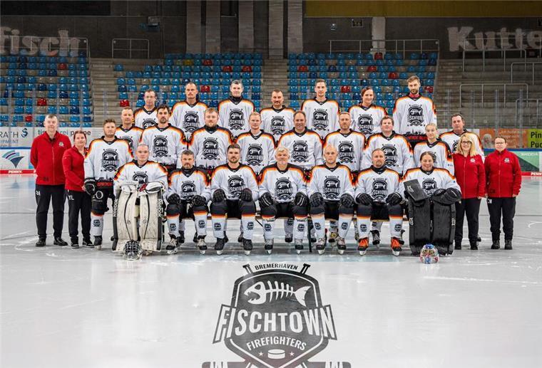 Turnier in Turku: Fischtown Firefighters vertreten Bremerhaven auf finnischem Eis Icehockey Mannschaft auf Spielfeld
