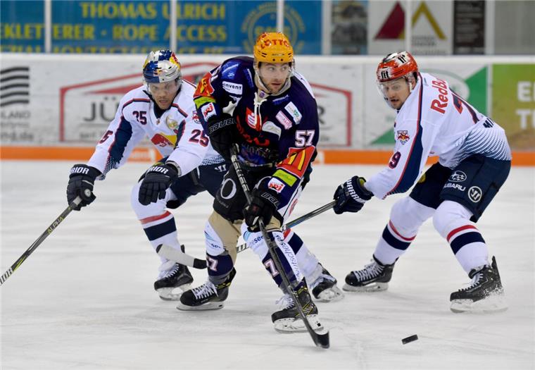 Pinguins: Hier gibt's noch Karten für die Revanche gegen Ingolstadt Die Fischtown Pinguins aus Bremerhaven - hier mit Alex Friesen - müssen gegen Ingolstadt ran.