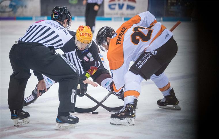 nord24 verlost Tickets für Pinguins-Heimspiel gegen Wolfsburg Die Fischtown Pinguins beim Duell gegen die Grizzlys Wolfsburg in der vergangenen Saison.