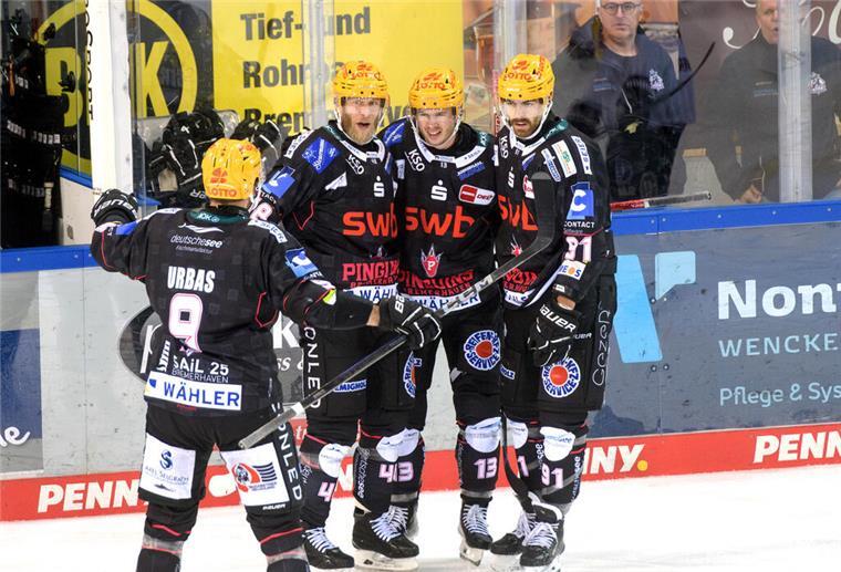 Die Fischtown Pinguins bejubelten gegen den EHC Red Bull München ihren elften Saisonsieg. Dabei zeigte sich die erste Sturmreihe treffsicher.
