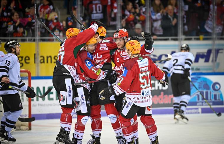 Pinguins feiern achten Streich beim Lieblingsgegner in Krefeld Die Fischtown Pinguins feiern den achten Sieg im achten Spiel bei den Krefeld Pinguinen.