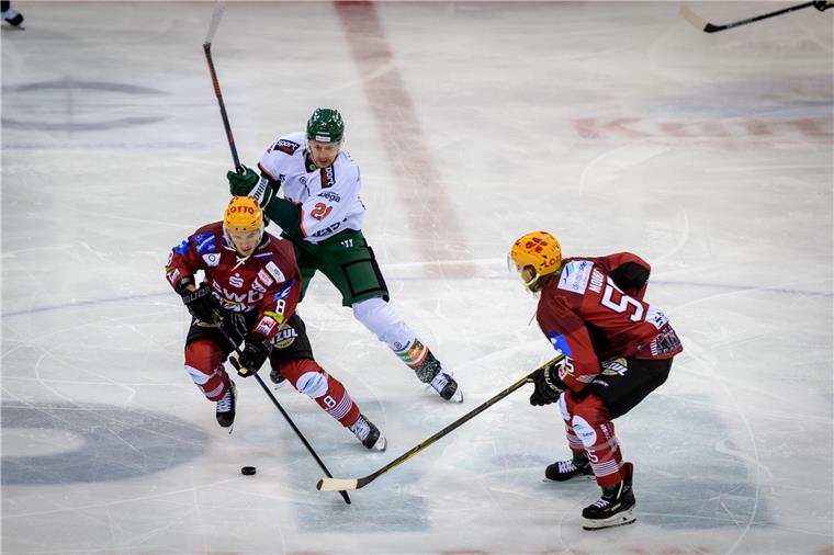 Fischtown Pinguins feiern Sieg zum Abschluss der Vorbereitung Die Fischtown Pinguins gewannen das Spiel um Platz drei beim SWB-Cup gegen Kristianstads IK aus Schweden.