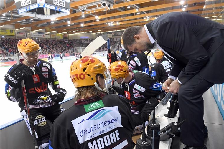 Pinguins haben die kriselnden Kölner Haie zu Gast Die Fischtown Pinguins haben nach der Länderspielpause alle drei Spiele verloren. Das soll sich am Freitag gegen die Kölner Haie ändern.