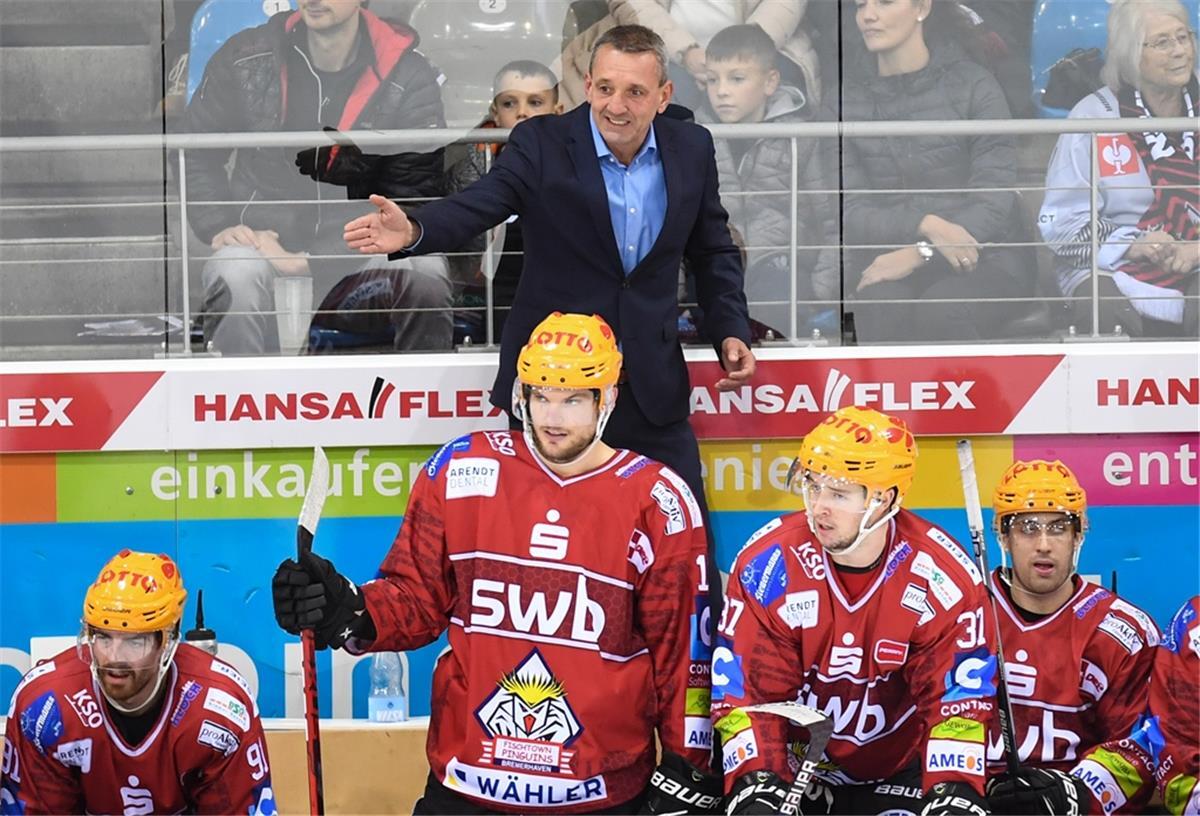 Urbas schießt die Pinguins zum Penalty-Sieg Die Fischtown Pinguins kämpften sich im letzten Drittel zurück und drehten die Partie gegen Schwenninger Wild Wings noch.