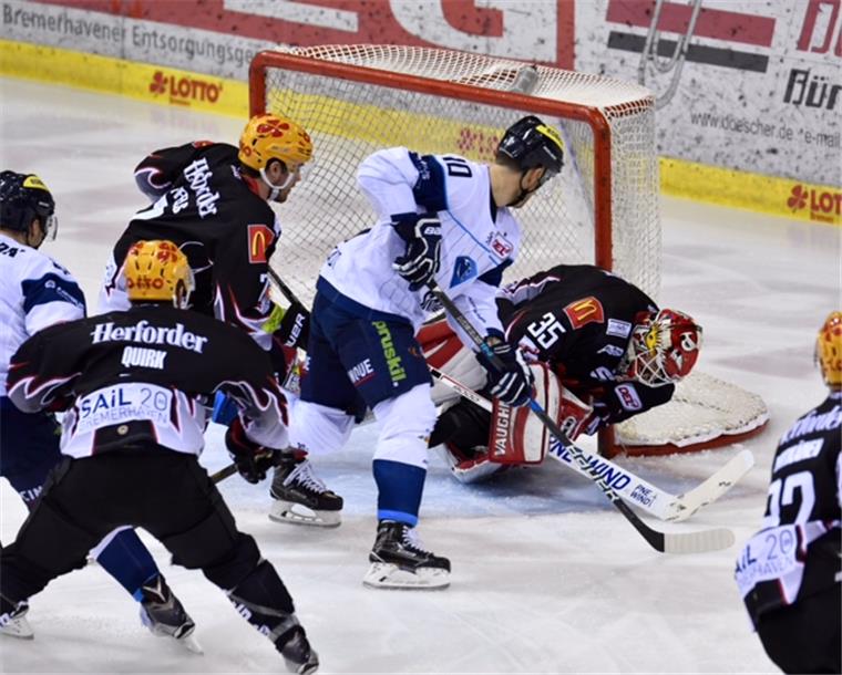 Die Fischtown Pinguins lieferten sich mit dem ERC Ingolstadt ein verbissenes Spiel.