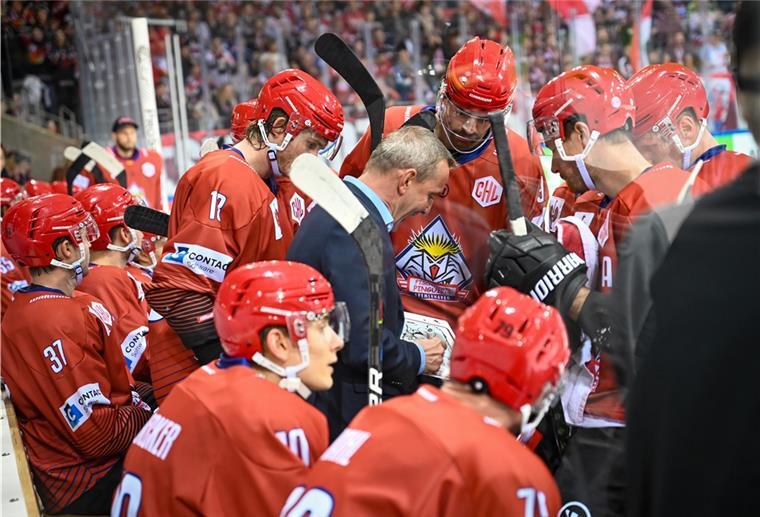Pinguins reisen mit Sorgen nach Düsseldorf Eishockeyspieler auf der Bank