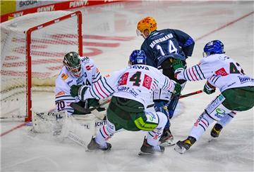 Die Fischtown Pinguins setzten das Tor der Augsburger Panther stark unter Druck.