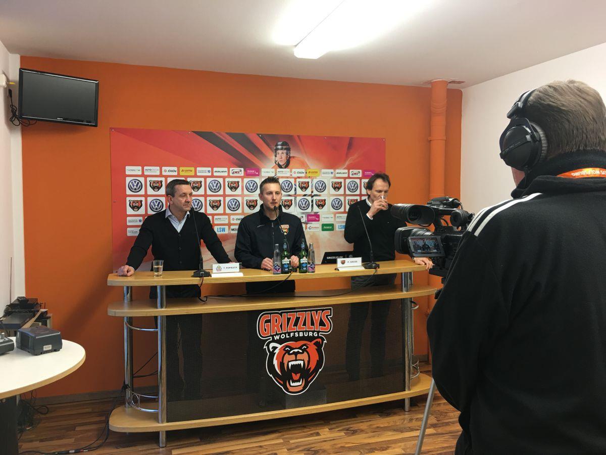 Nur leere Gesichter in der Pinguins-Kabine Die Fischtown Pinguins spielen in Wolfsburg.