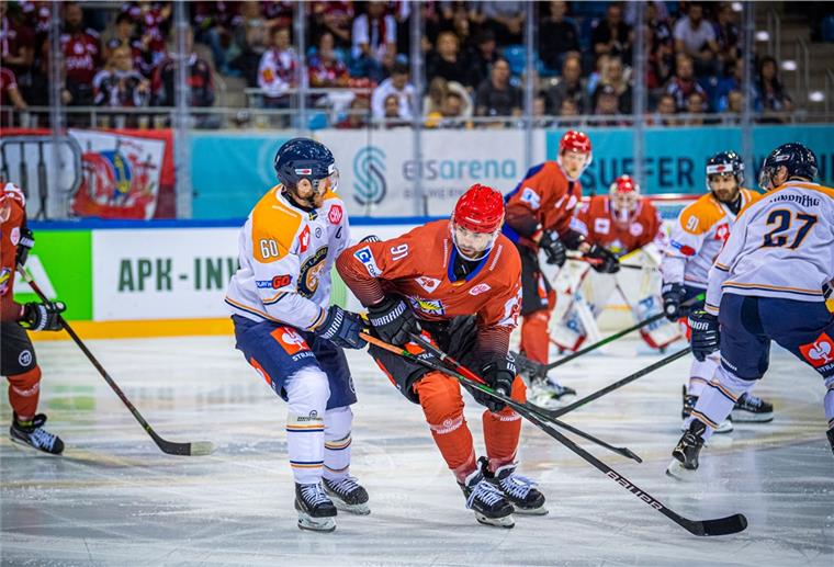 Pinguins schlagen auch den schwedischen Meister Die Fischtown Pinguins zeigten gegen die Växjö Lakers ein starkes Spiel.