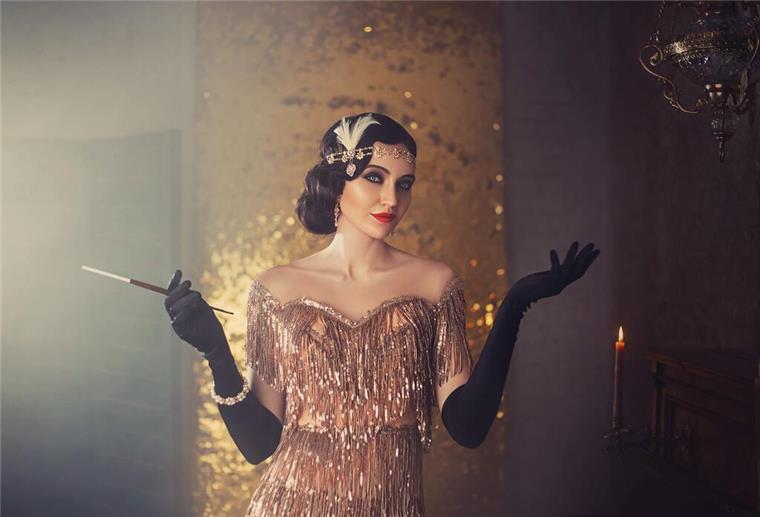 Unvergessliche Sommerpartys: Fünf kreative Mottos für jeden Geschmack Frau im Stile der 1920er