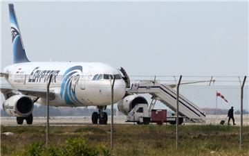 Die Flugzeugentführung einer Egypt Air Maschine von Ägypten nach Zypern am Dienstag ist unblutig zu Ende gegangen