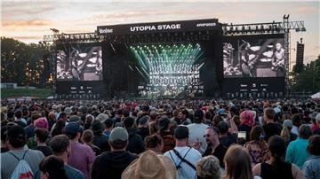 Die Foo Fighters spielen beim Abschluss des Open-Air-Festivals Rock im Park auf der Utopia Stage.